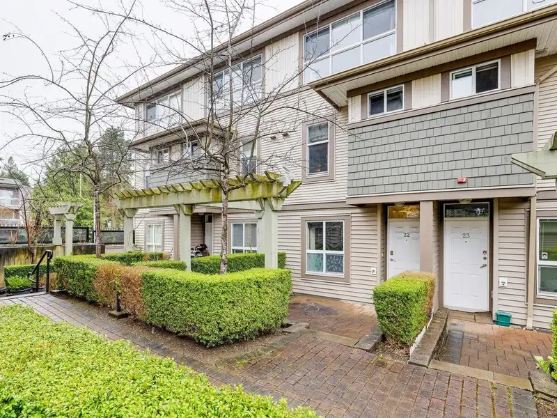 22 15353 100 AVENUE - photo 1 of 22