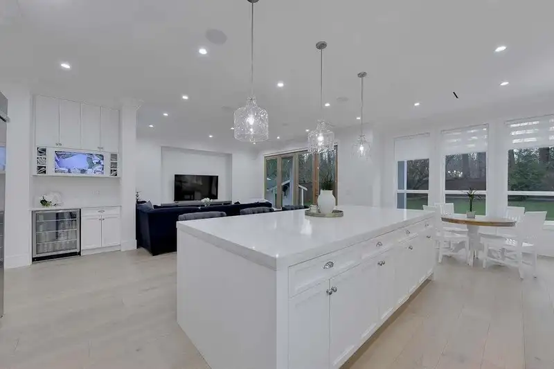 2071 156 STREET - photo 4 of 29