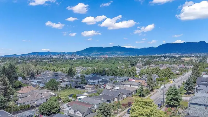 4265 SLOCAN STREET - photo 2 of 40