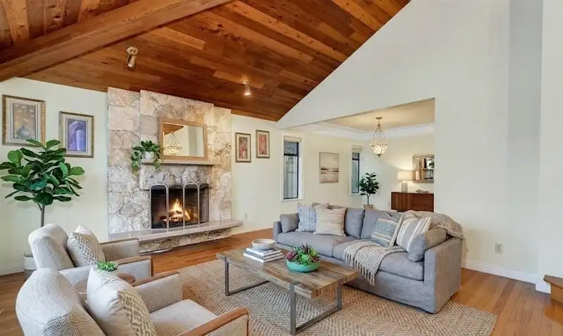 10446 FRASERGLEN DRIVE - photo 2 of 24