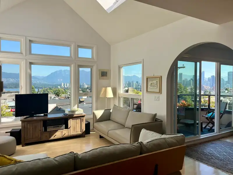 404 2121 W 5TH AVENUE - photo 1 of 16