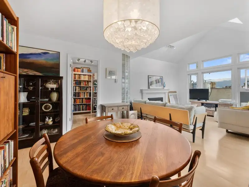 404 2121 W 5TH AVENUE - photo 4 of 16