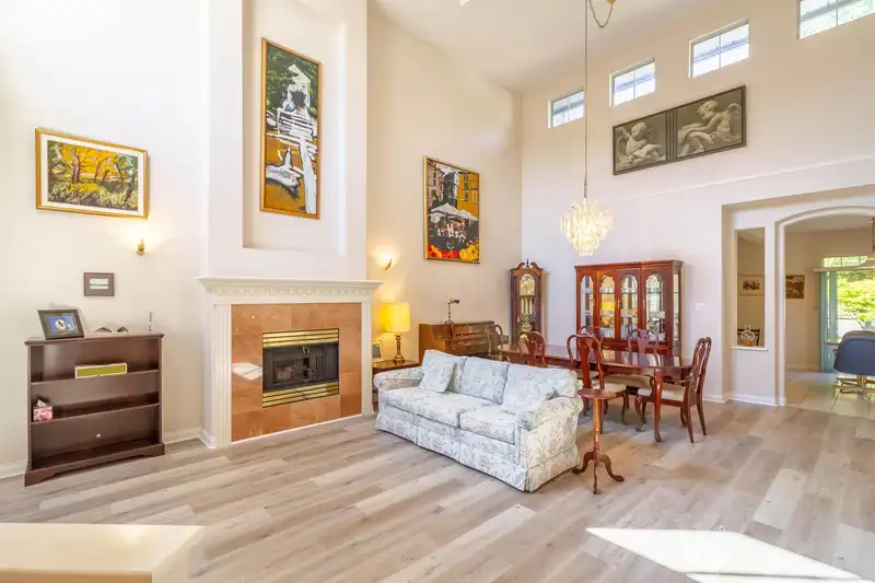 39 5531 CORNWALL DRIVE - photo 2 of 40