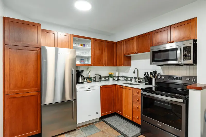 24/24A 4388 NORTHLANDS BOULEVARD - photo 2 of 15