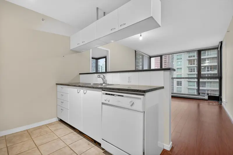 801 1367 ALBERNI STREET - photo 2 of 23