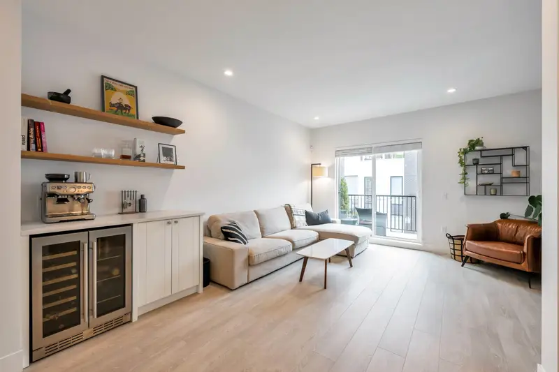 72 16685 25 AVENUE - photo 2 of 25