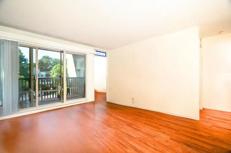 307 9857 MANCHESTER DRIVE - photo 3 of 19