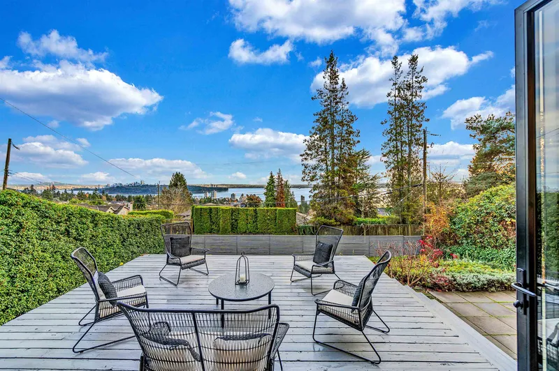 2234 PALMERSTON AVENUE - photo 1 of 25