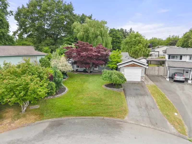17459 61B AVENUE - photo 4 of 40