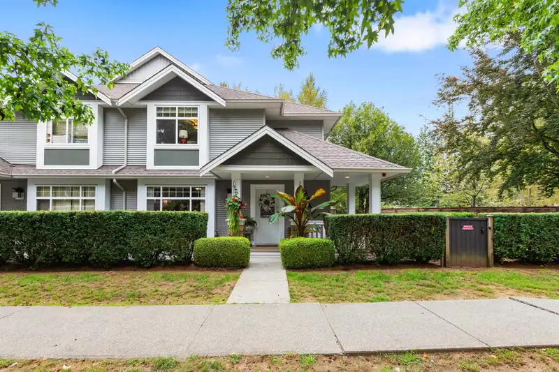 15 19148 124 AVENUE - photo 1 of 40