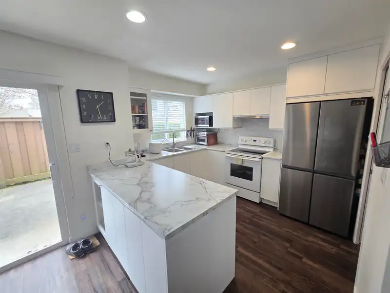 154 15501 89A AVENUE - photo 4 of 21