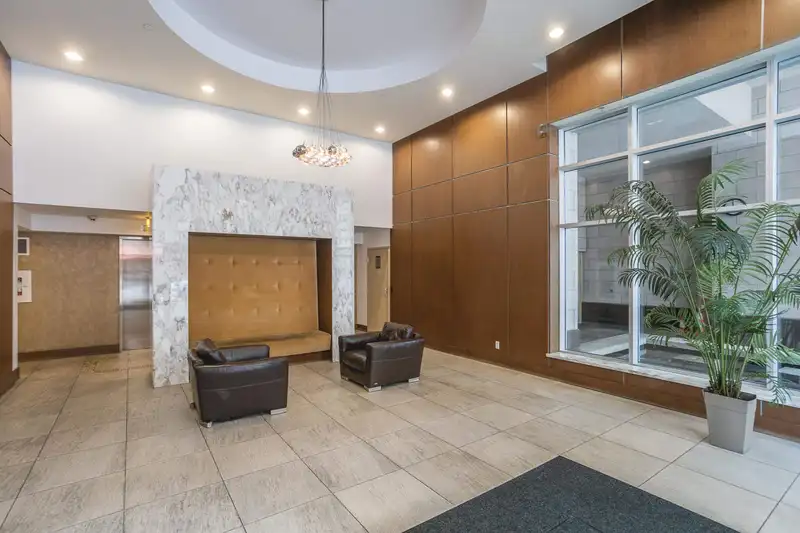 3202 2978 GLEN DRIVE - photo 3 of 40