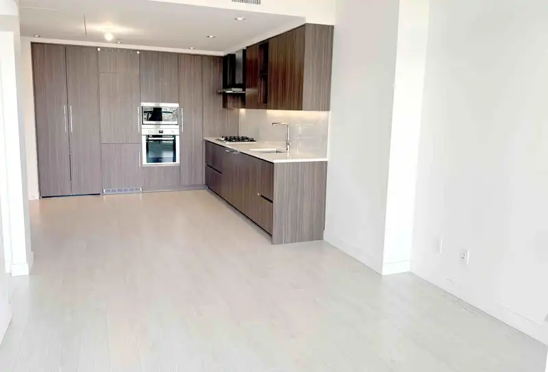 4206 4720 LOUGHEED HIGHWAY - photo 1 of 24