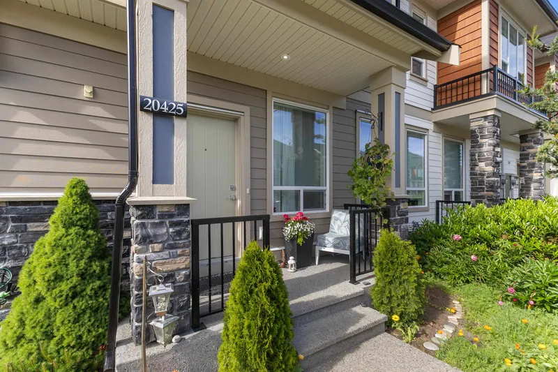 20425 78 AVENUE - photo 2 of 25