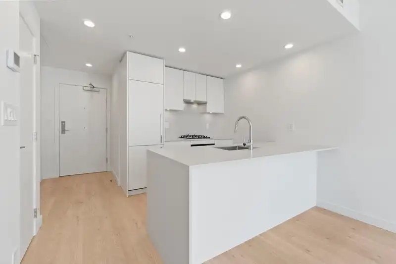 1908 2181 MADISON AVENUE - photo 2 of 14