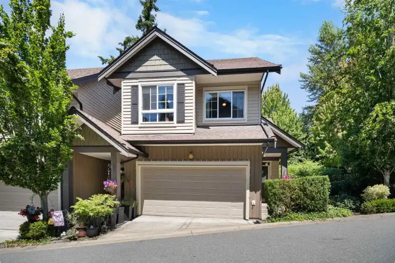 24 21867 50 AVENUE - photo 1 of 32