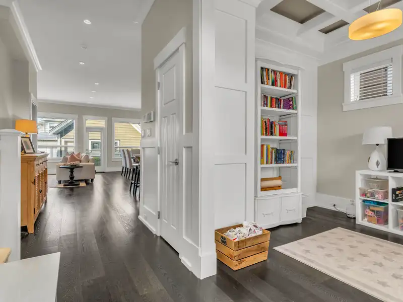 14737 32 AVENUE - photo 4 of 36