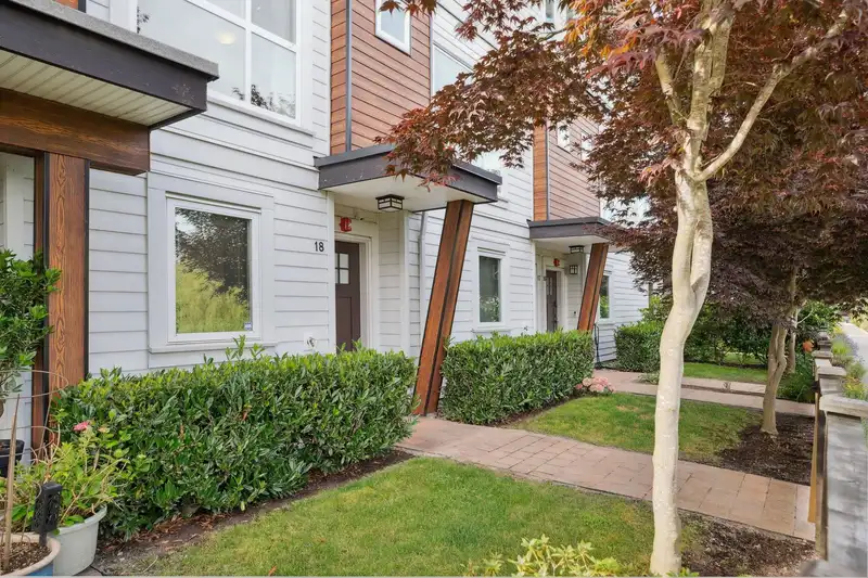 18 240 JARDINE STREET - photo 1 of 23