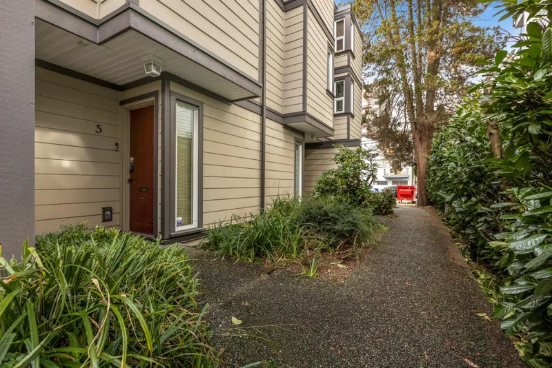 5 1535 ST. GEORGES AVENUE - photo 2 of 19