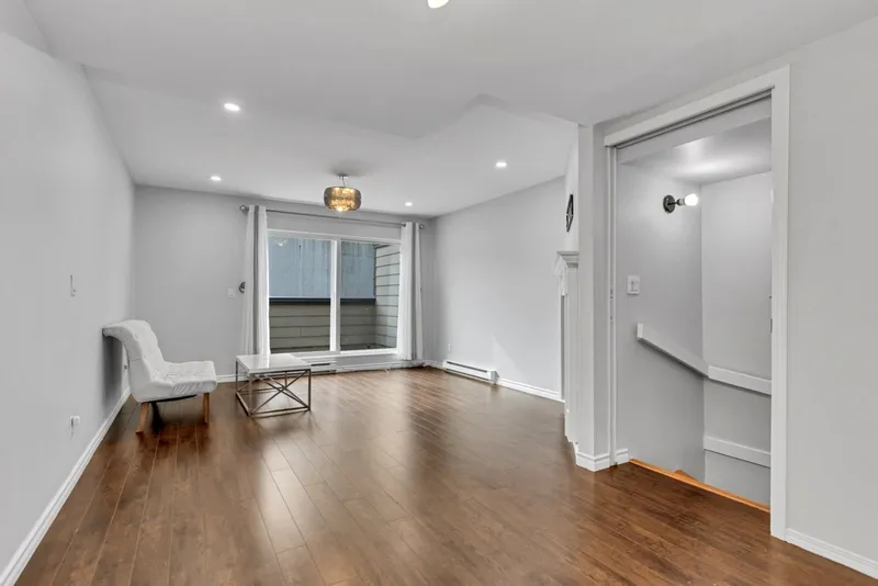 5 1535 ST. GEORGES AVENUE - photo 3 of 19