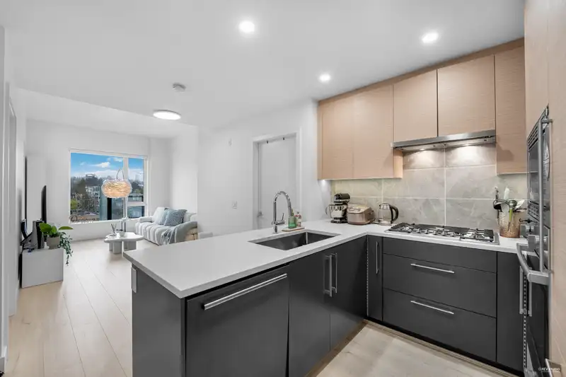 605 8888 OSLER STREET - photo 1 of 31