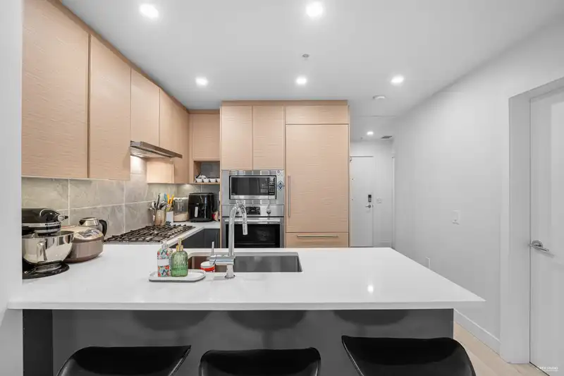 605 8888 OSLER STREET - photo 2 of 31
