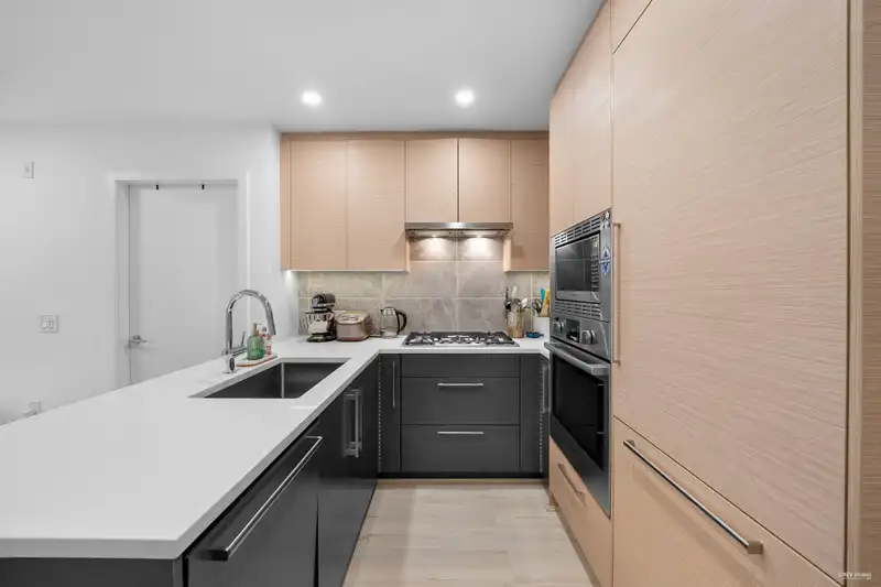 605 8888 OSLER STREET - photo 3 of 31