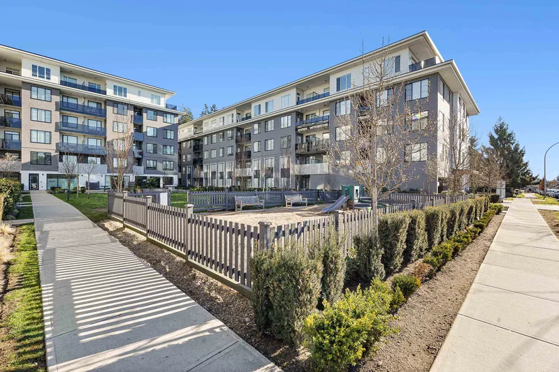 122 15825 85 AVENUE - photo 4 of 25