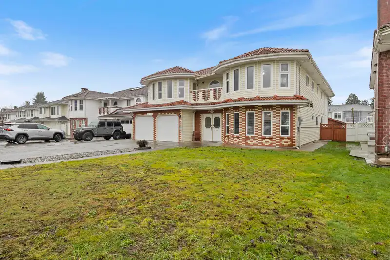12460 90A AVENUE - photo 3 of 40