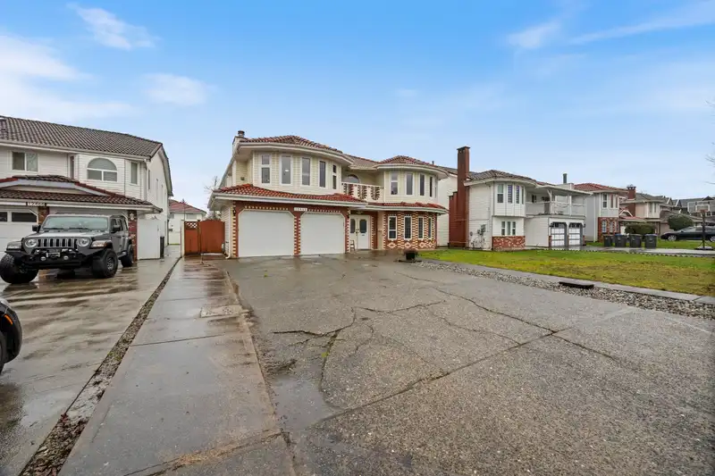 12460 90A AVENUE - photo 4 of 40
