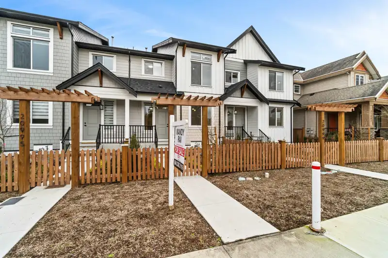 20997 83 AVENUE - photo 1 of 25