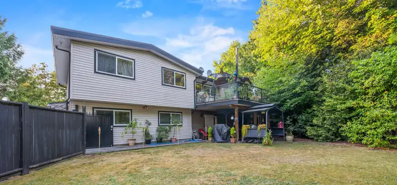 15797 92 AVENUE - photo 2 of 30