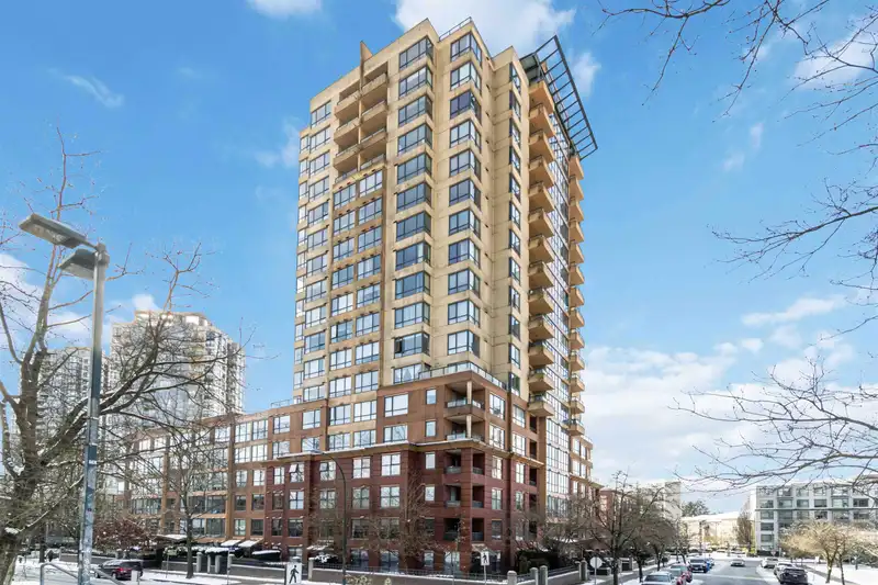1903 5288 MELBOURNE STREET - photo 1 of 27