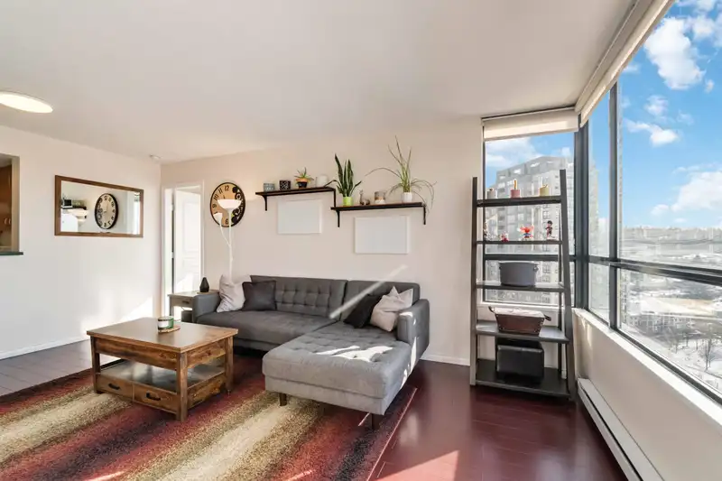 1903 5288 MELBOURNE STREET - photo 4 of 27