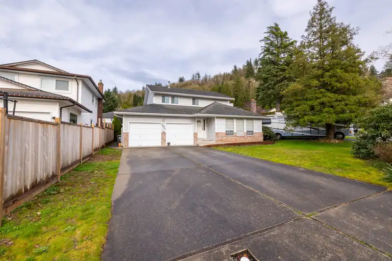 2833 GLENSHIEL DRIVE - photo 2 of 31