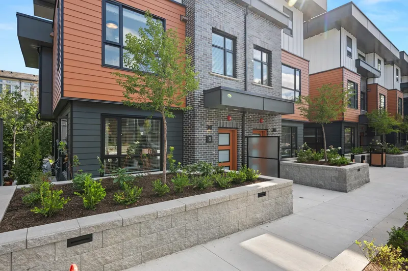 8 20926 83 AVENUE - photo 4 of 25