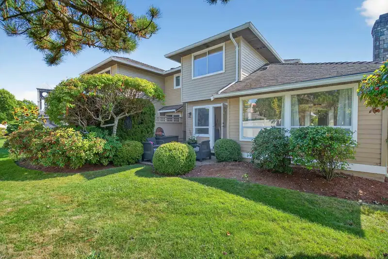 116 15121 19 AVENUE - photo 2 of 35