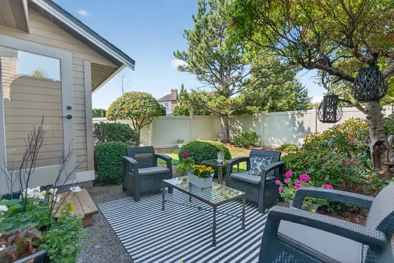 116 15121 19 AVENUE - photo 4 of 35