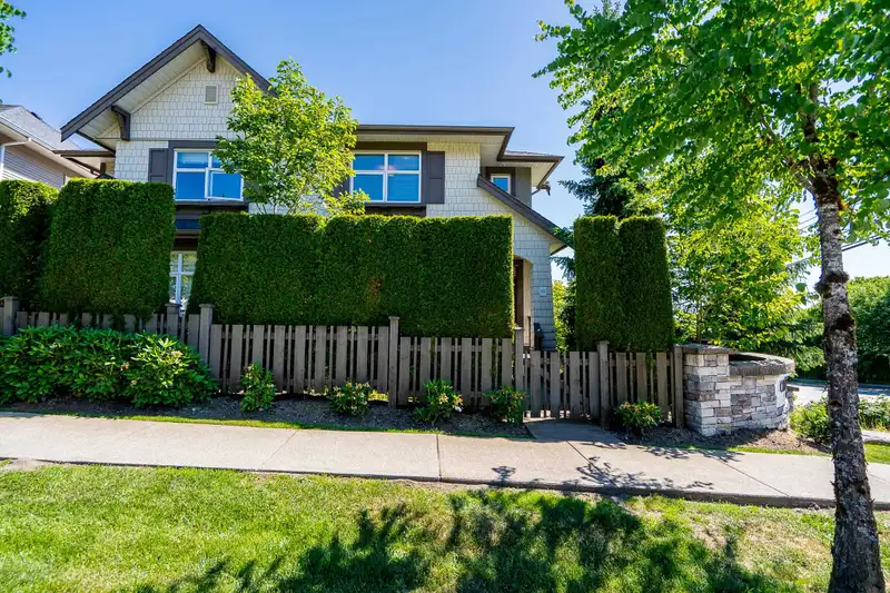 10 3400 DEVONSHIRE AVENUE - photo 2 of 35