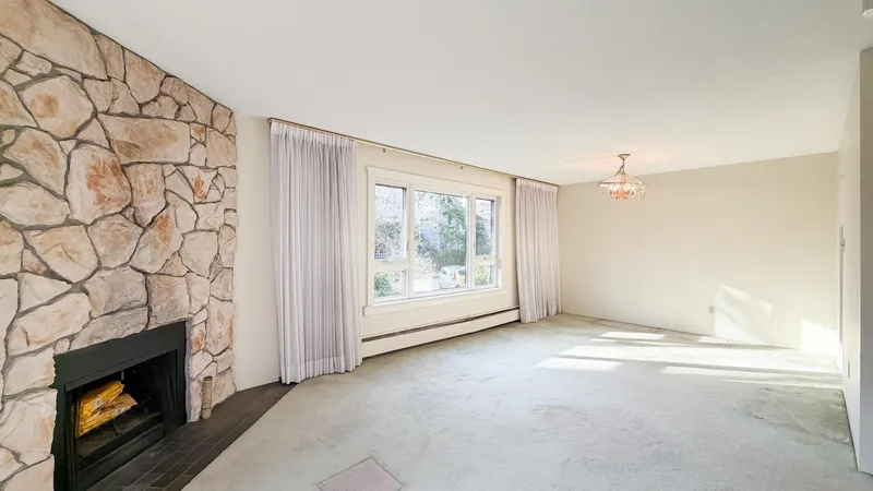 205 1750 MAPLE STREET - photo 3 of 17