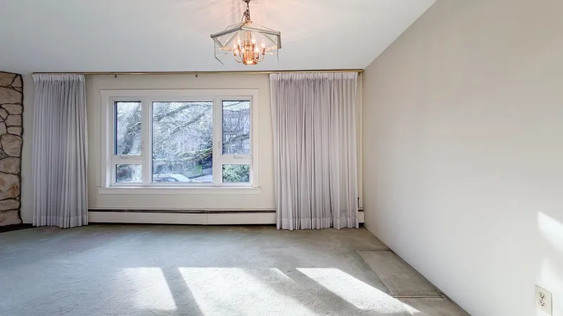 205 1750 MAPLE STREET - photo 4 of 17