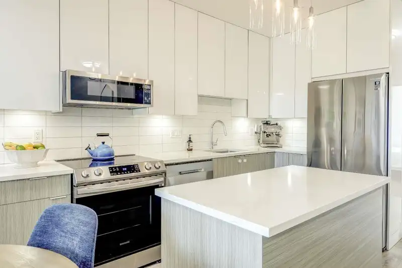 2288 E 33RD AVENUE - photo 4 of 40
