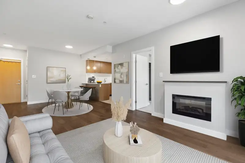 308 1330 MARINE DRIVE - photo 1 of 35