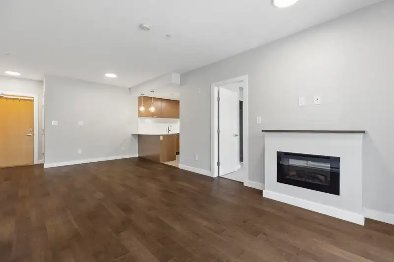 308 1330 MARINE DRIVE - photo 2 of 35