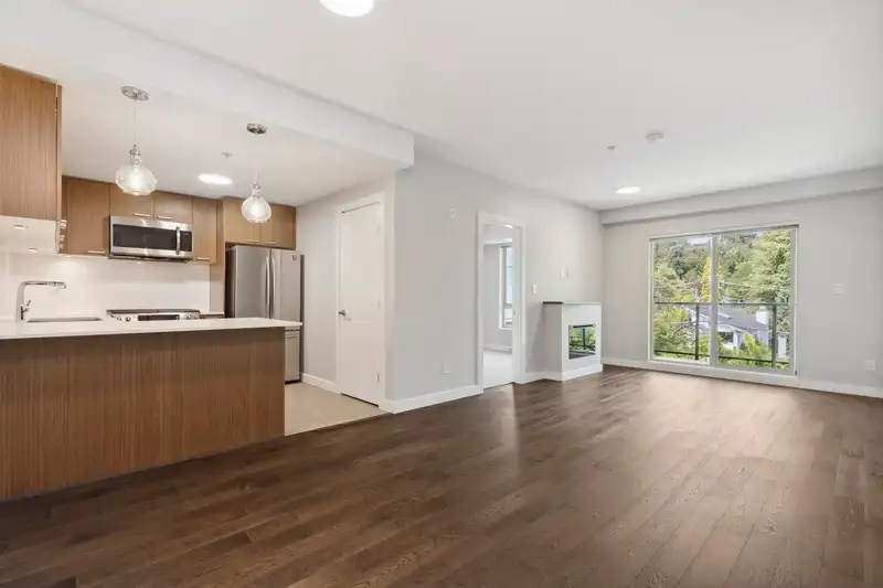308 1330 MARINE DRIVE - photo 4 of 35