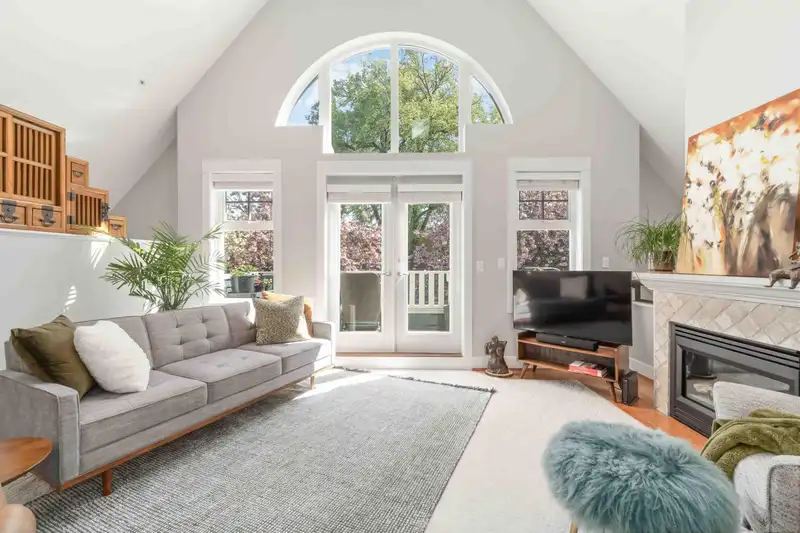 145 W 15TH AVENUE - photo 4 of 40