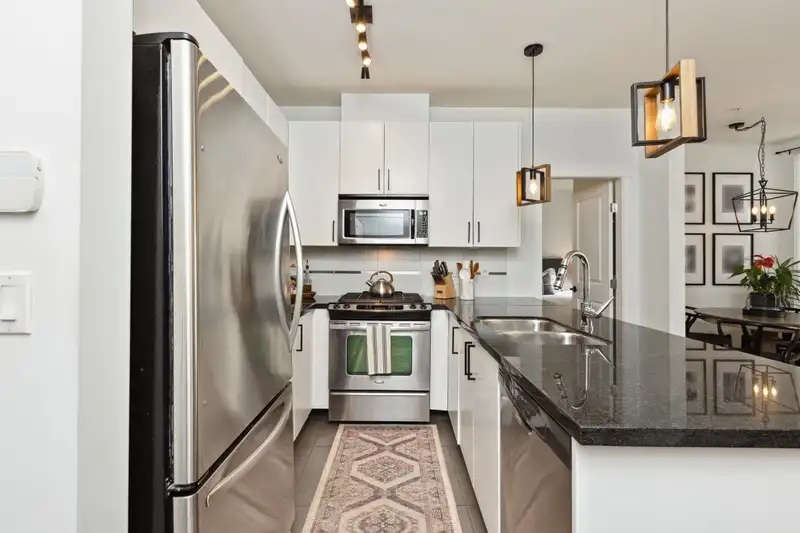 132 15918 26 AVENUE - photo 4 of 24