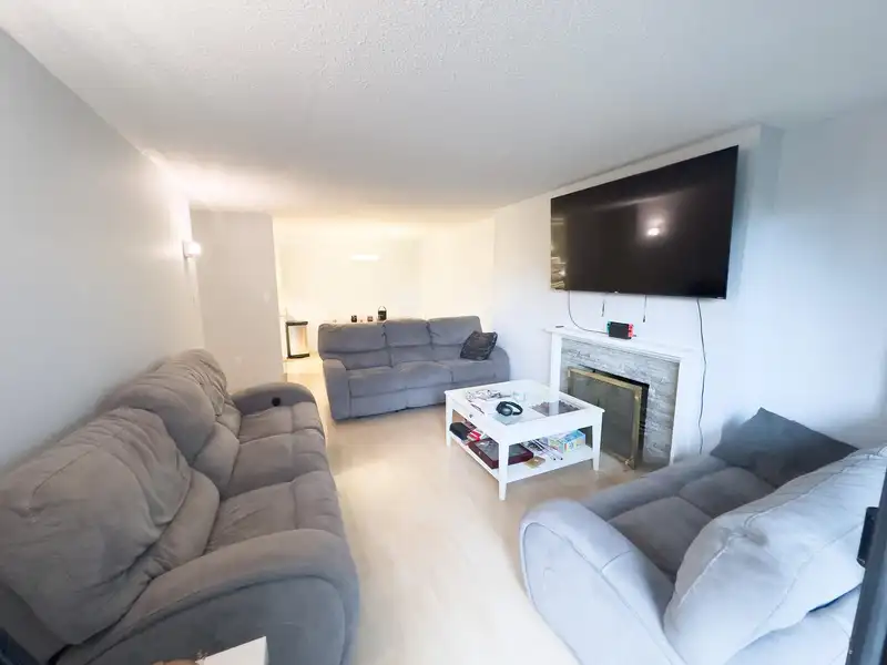 111 2600 E 49TH AVENUE - photo 4 of 23