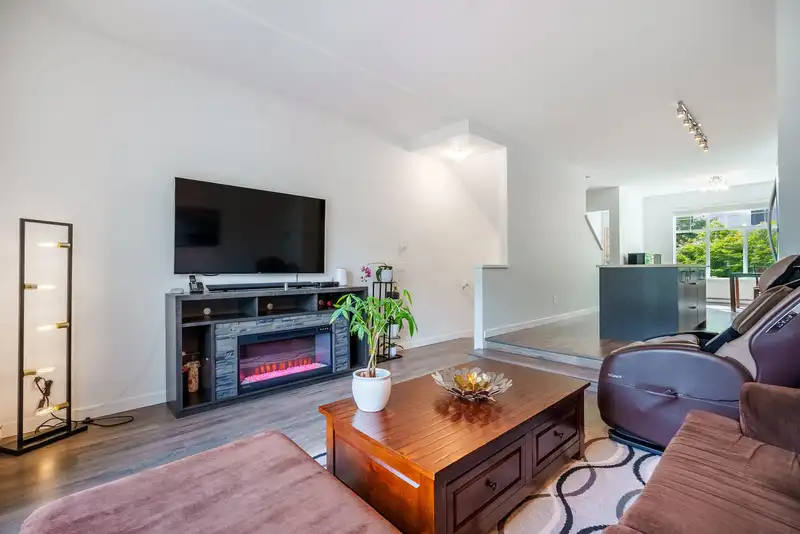 30 15268 28 AVENUE - photo 4 of 20