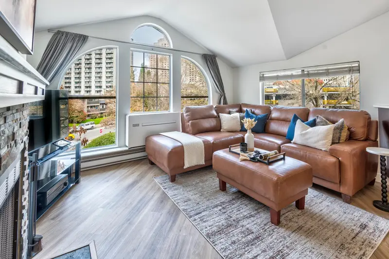 406 888 13TH AVENUE - photo 3 of 25